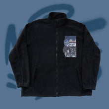 Lade das Bild in den Galerie-Viewer, !!!VORBESTELLUNG!!! Fleecejacke "Night Kid" !!!VORBESTELLUNG!!! Versand ab 30.3.26
